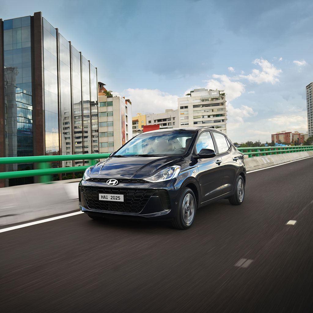 Hyundai Grand i10 Sedán en segundo piso de periférico en Ciudad de México